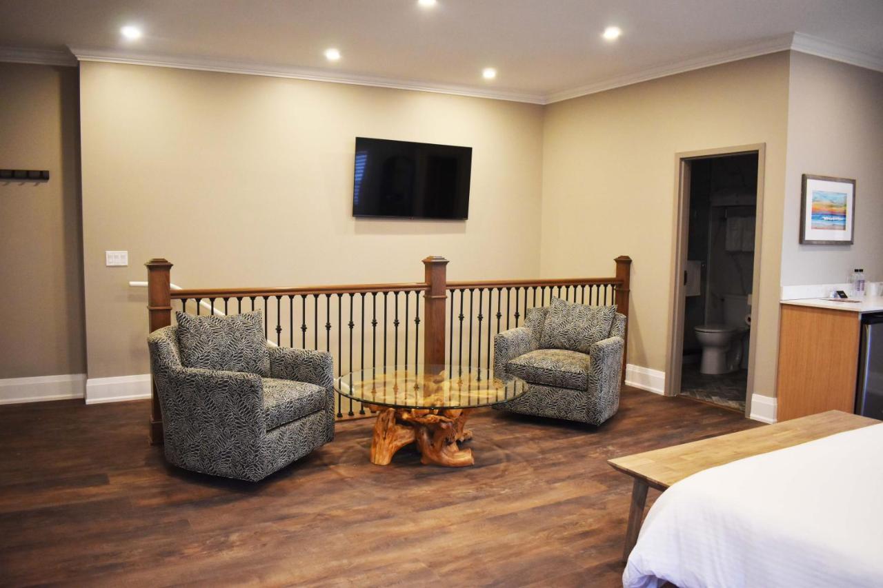 Colonial Hotel & Suites 格兰湾 外观 照片