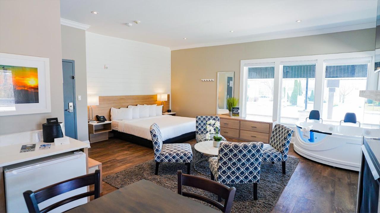 Colonial Hotel & Suites 格兰湾 外观 照片