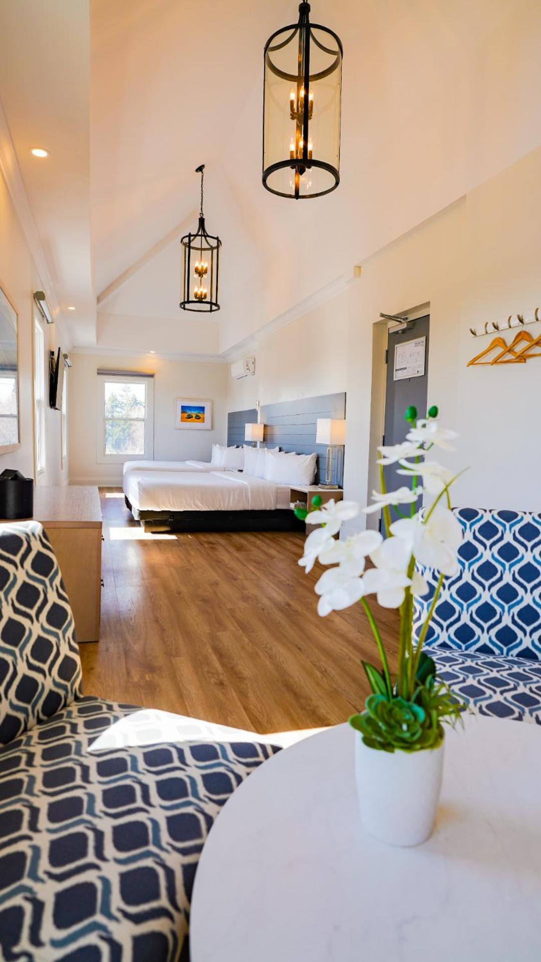 Colonial Hotel & Suites 格兰湾 外观 照片
