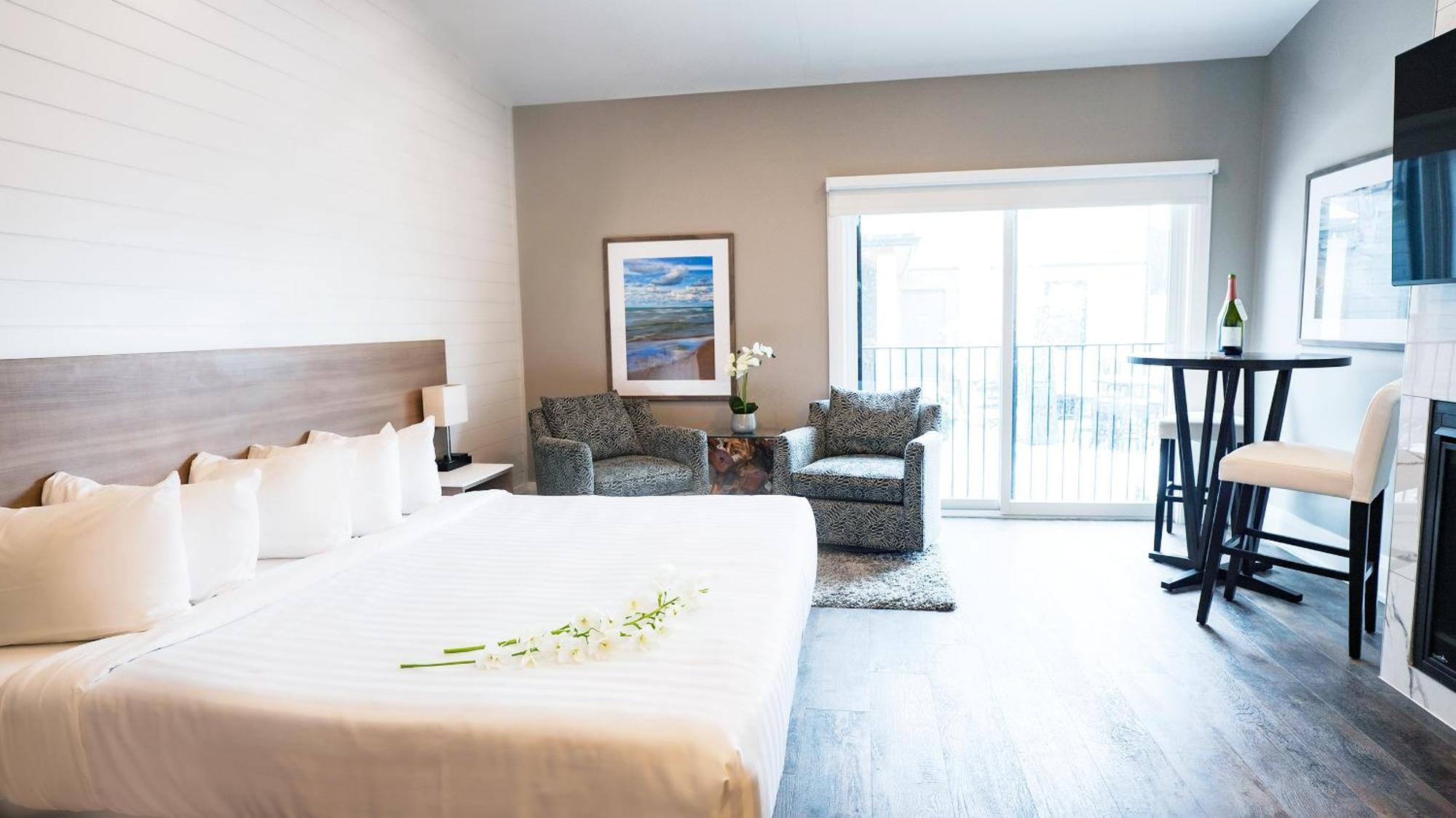Colonial Hotel & Suites 格兰湾 外观 照片