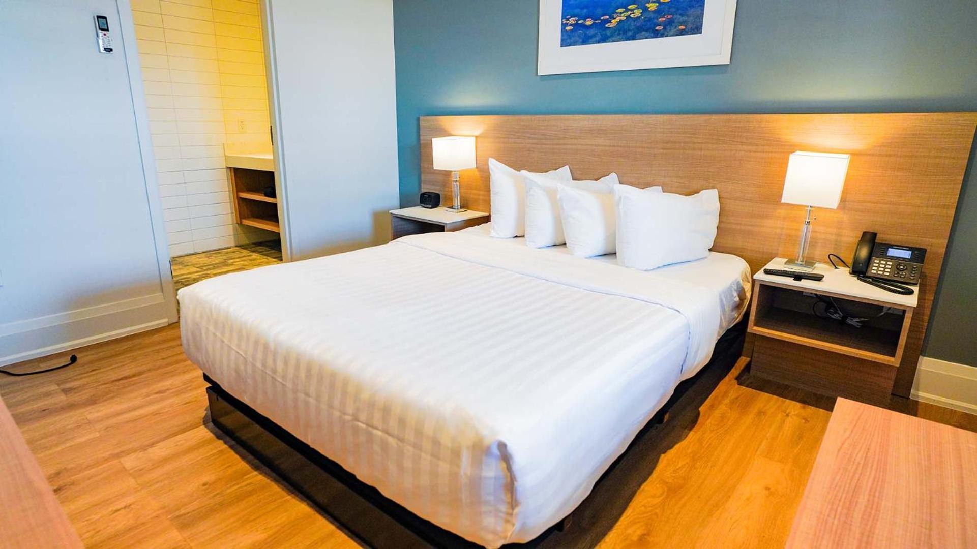 Colonial Hotel & Suites 格兰湾 外观 照片