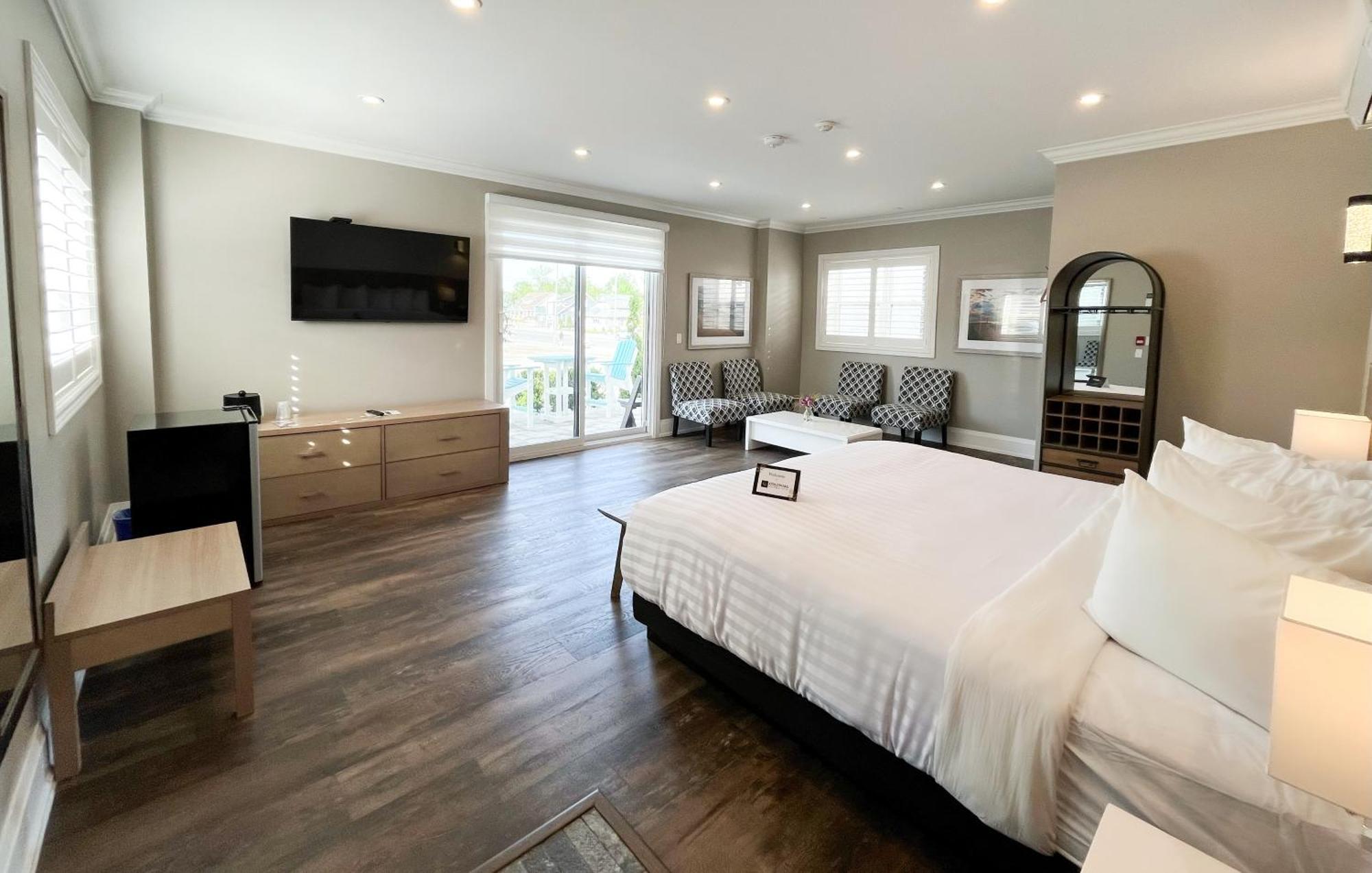 Colonial Hotel & Suites 格兰湾 外观 照片