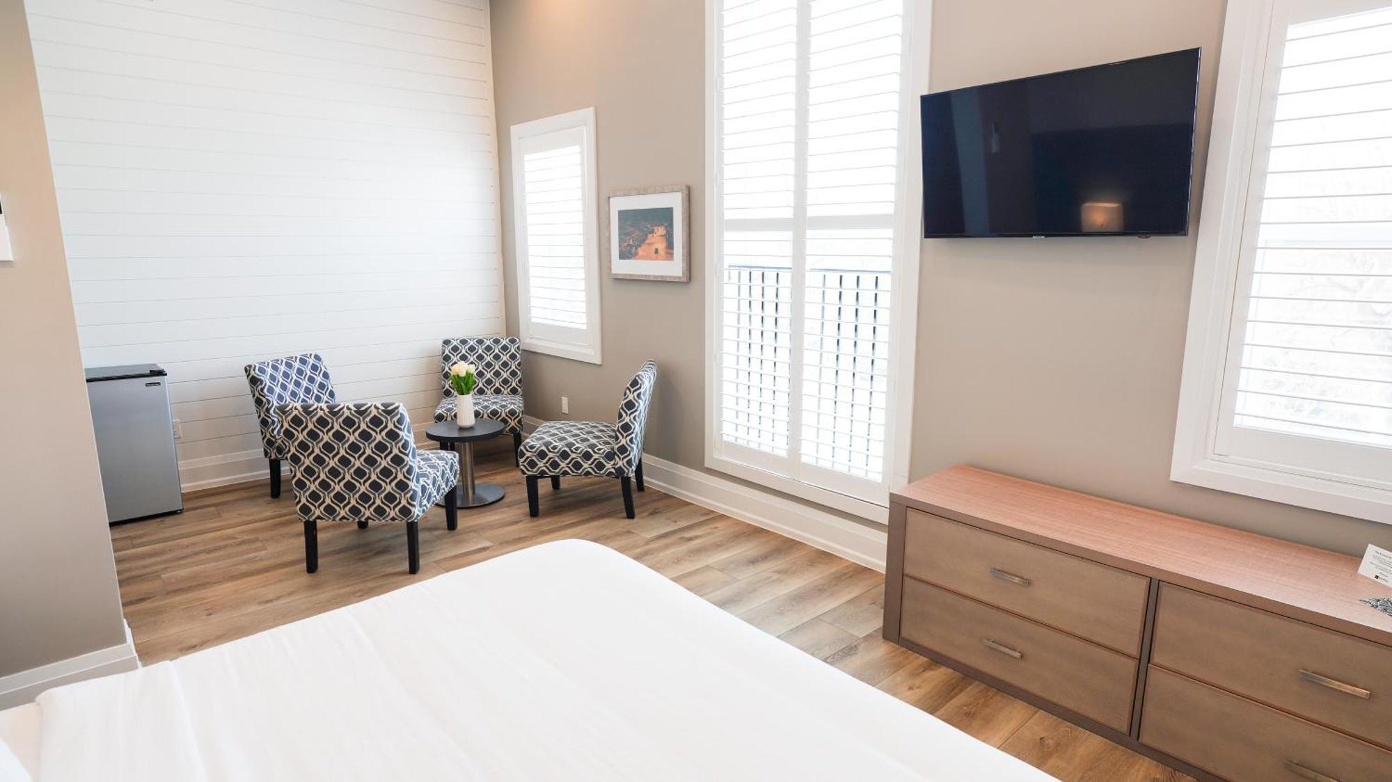 Colonial Hotel & Suites 格兰湾 外观 照片