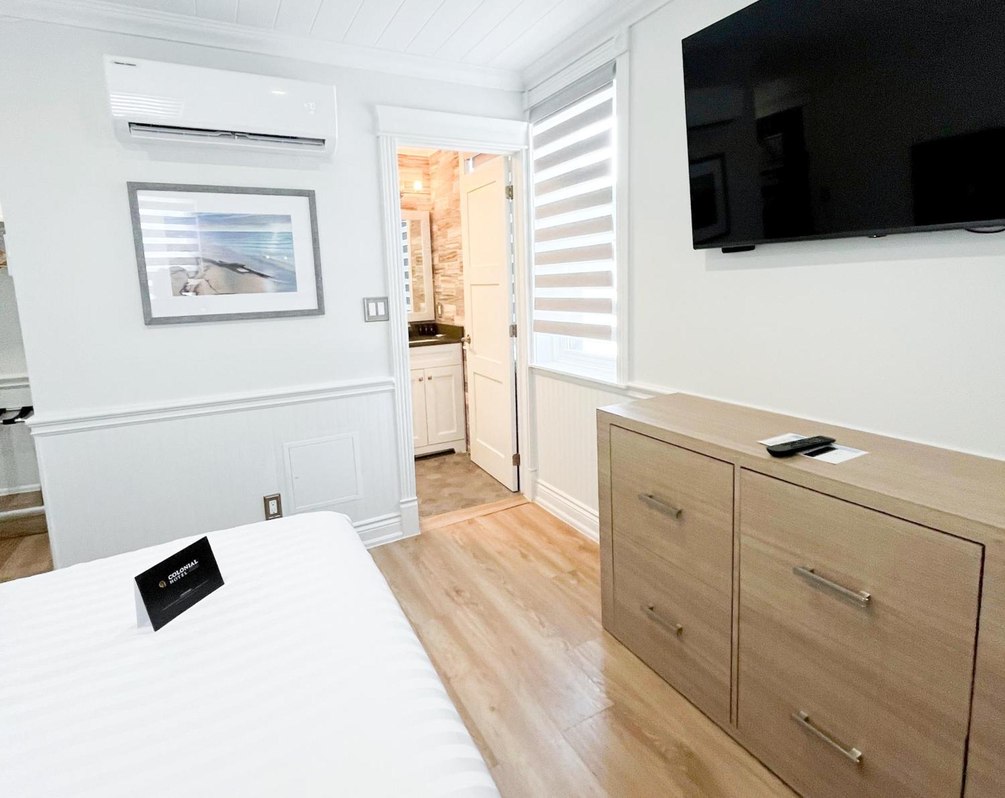 Colonial Hotel & Suites 格兰湾 外观 照片