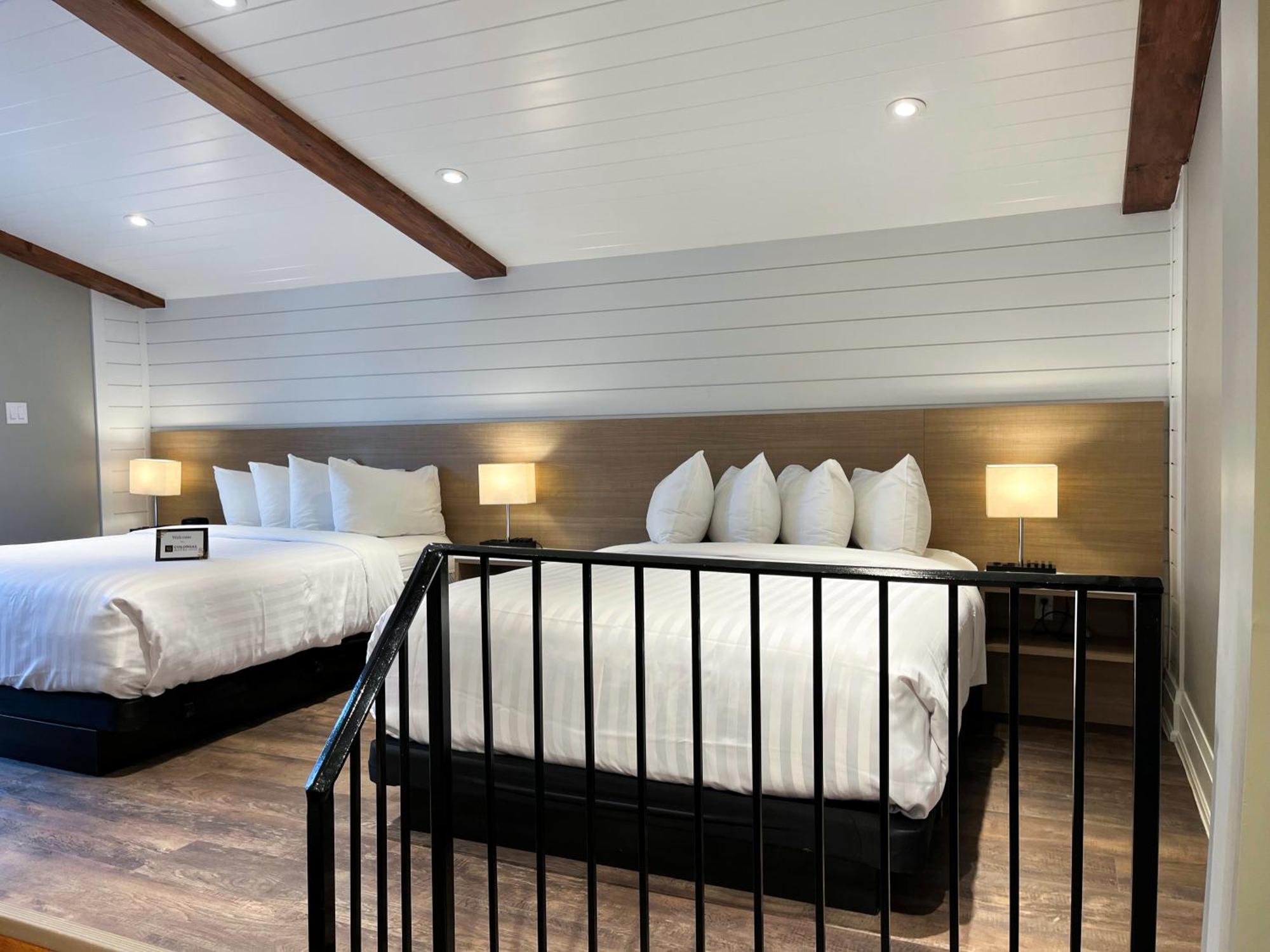 Colonial Hotel & Suites 格兰湾 外观 照片