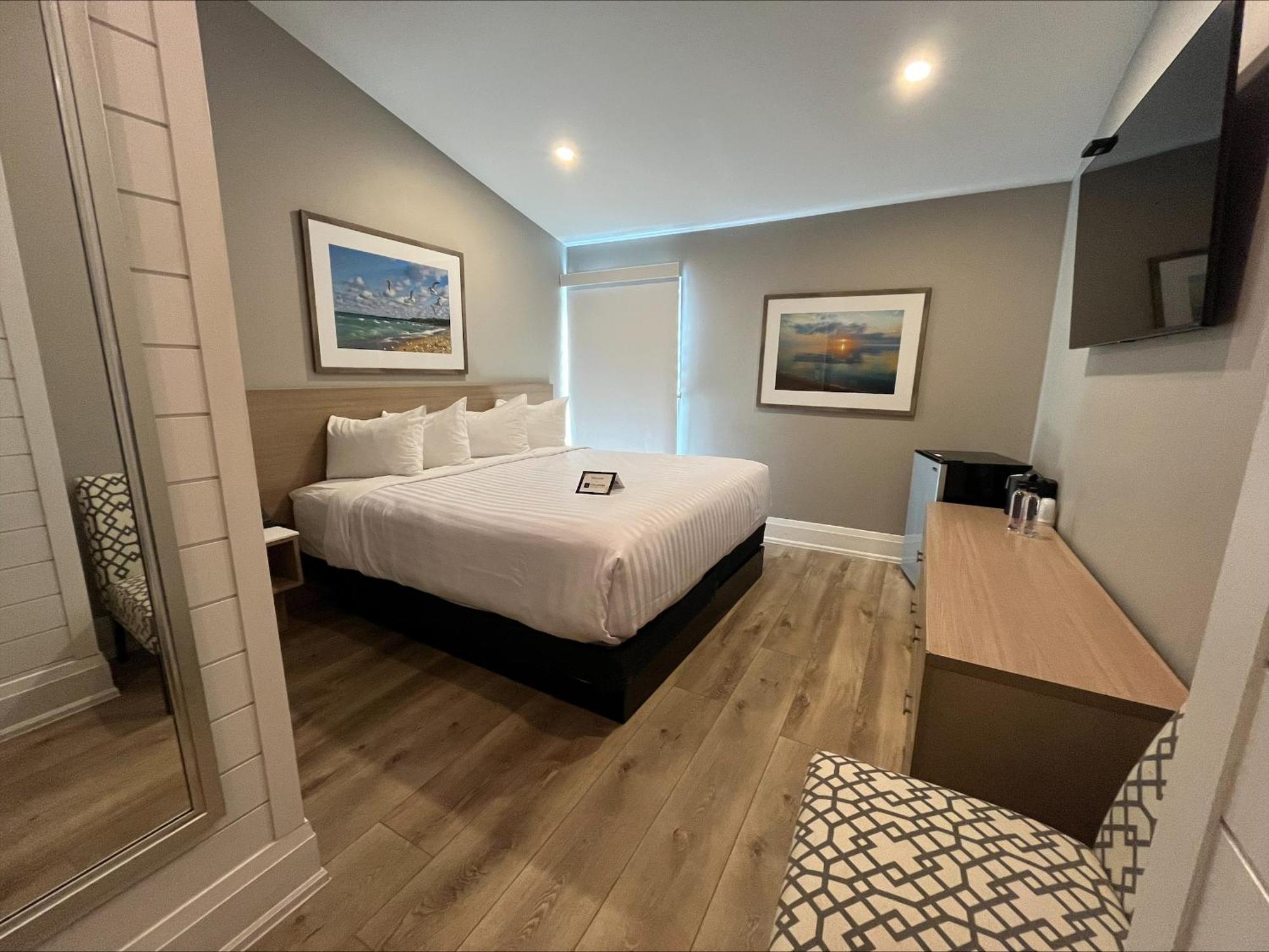 Colonial Hotel & Suites 格兰湾 外观 照片