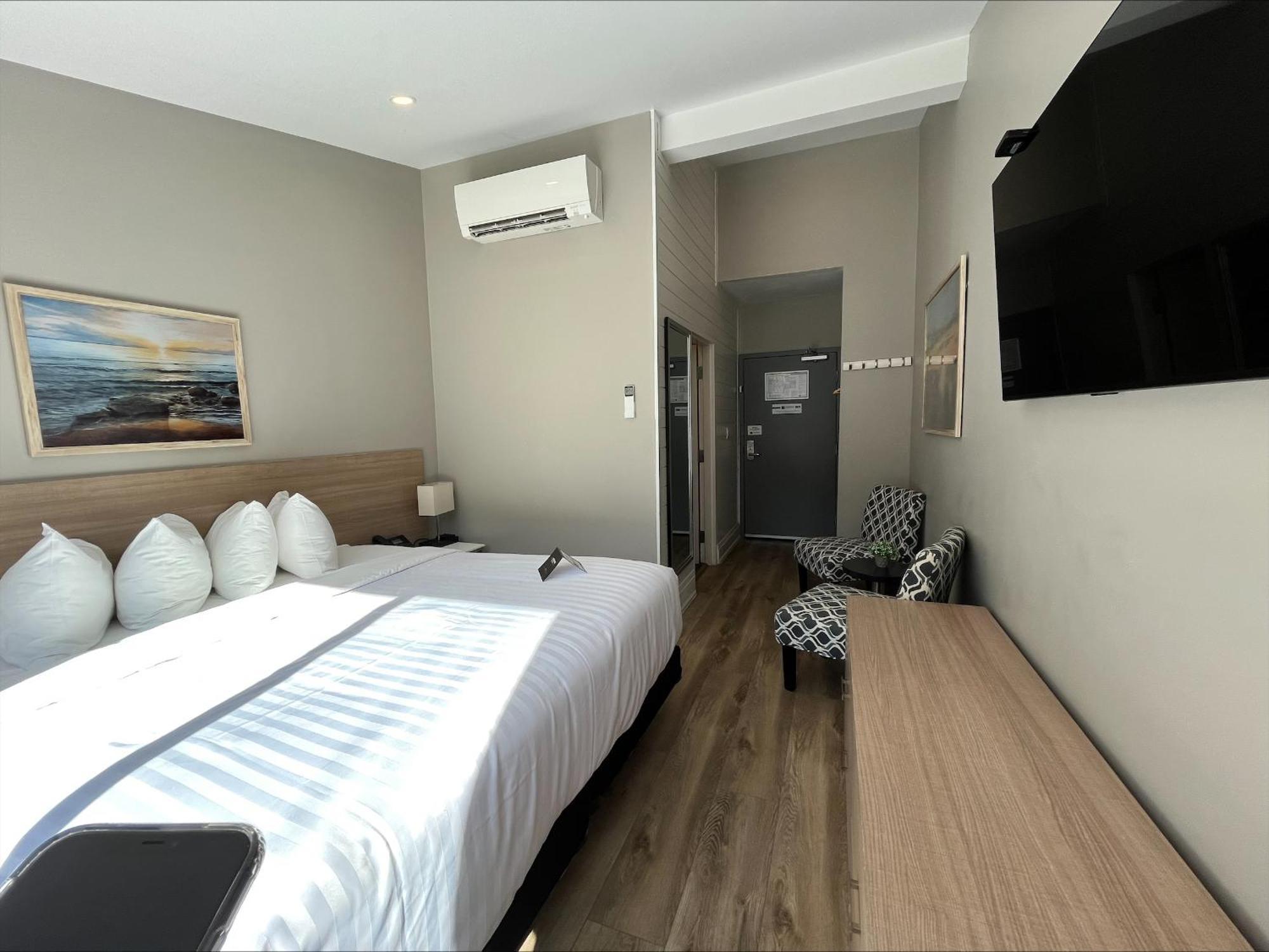Colonial Hotel & Suites 格兰湾 外观 照片