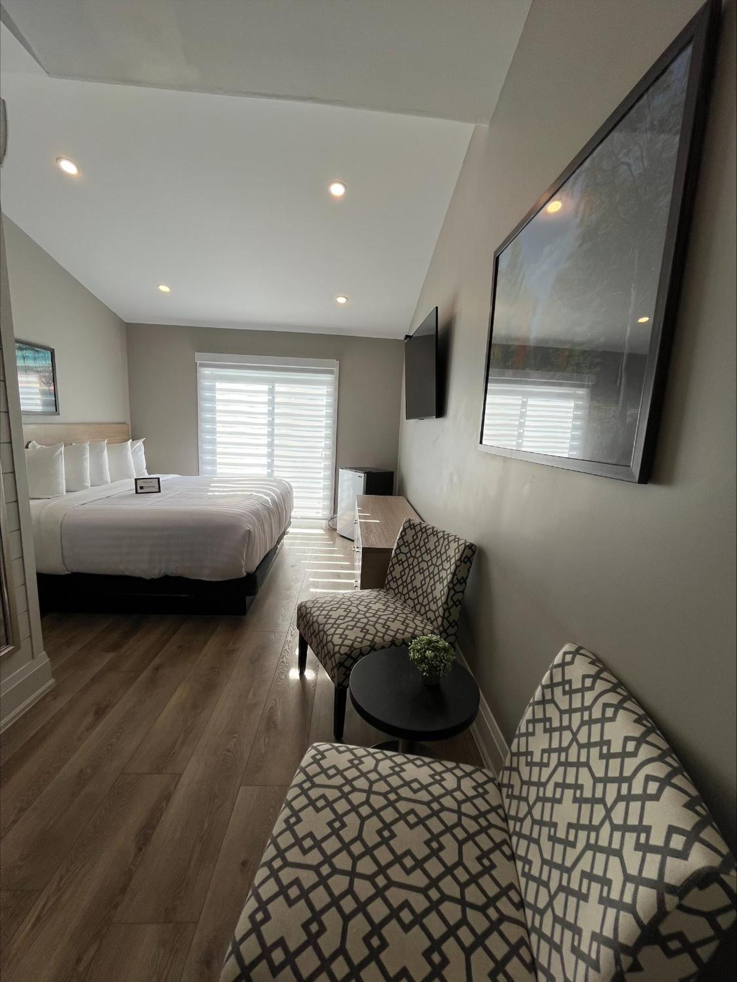 Colonial Hotel & Suites 格兰湾 外观 照片