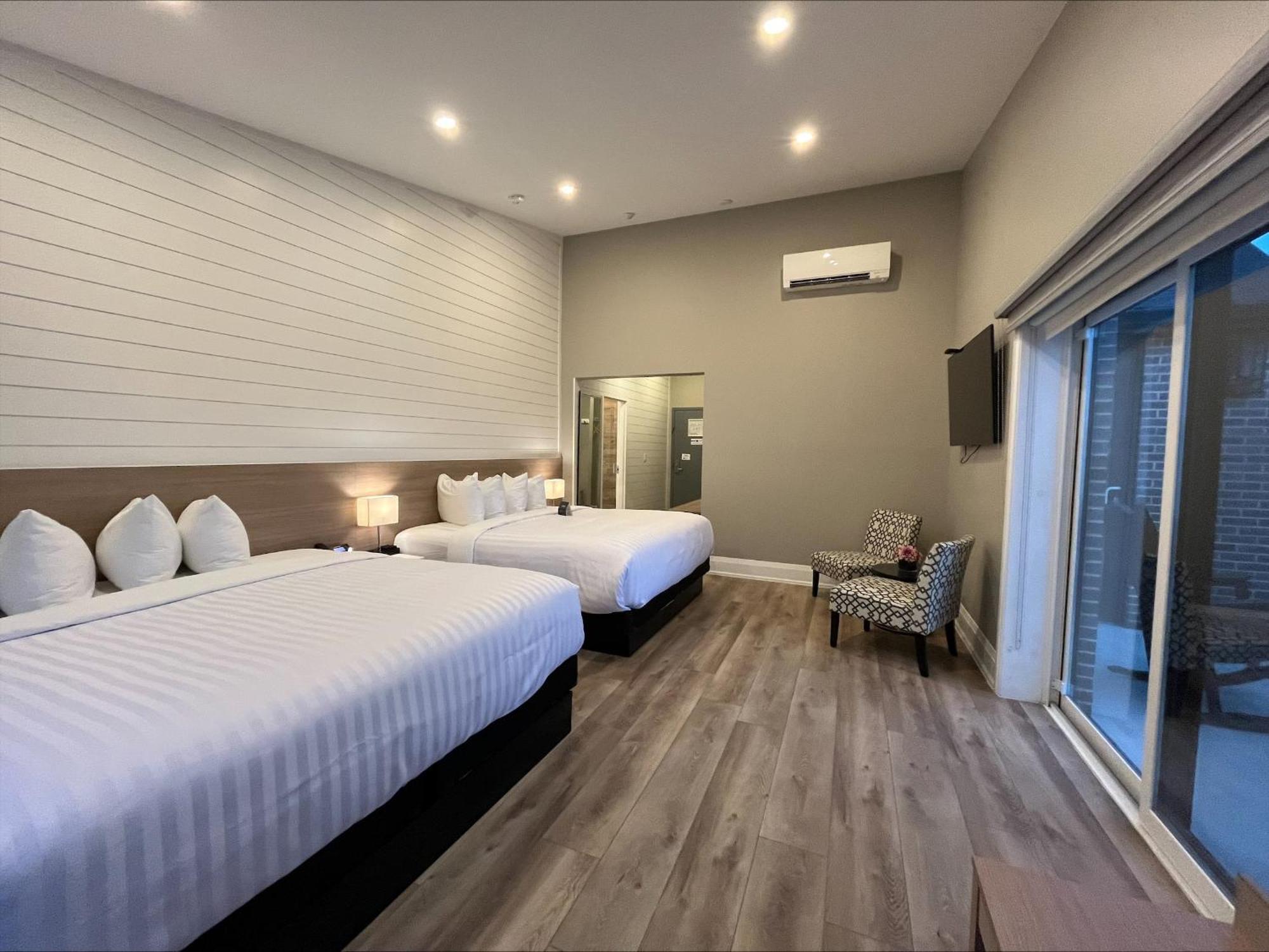 Colonial Hotel & Suites 格兰湾 外观 照片