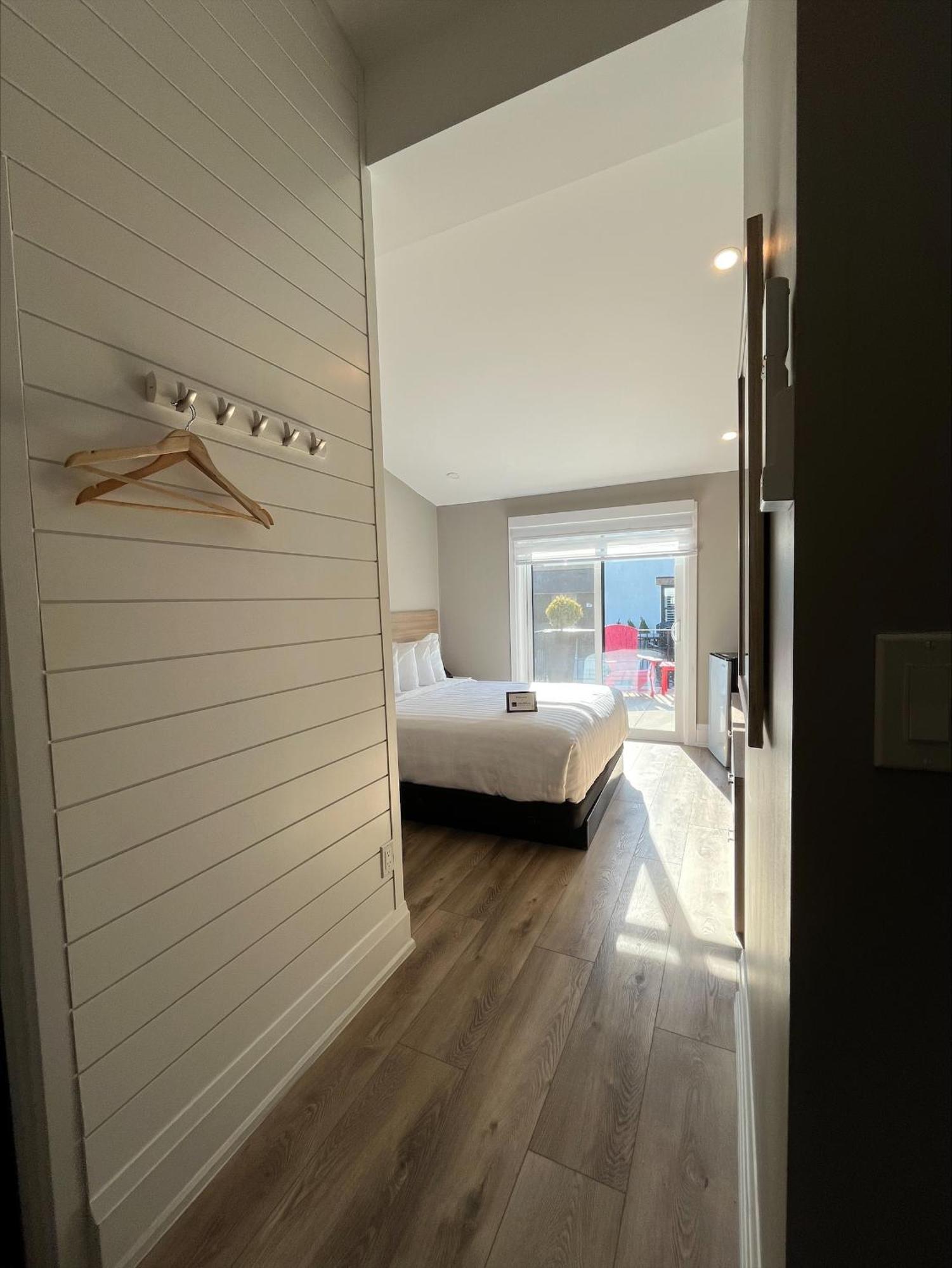Colonial Hotel & Suites 格兰湾 外观 照片