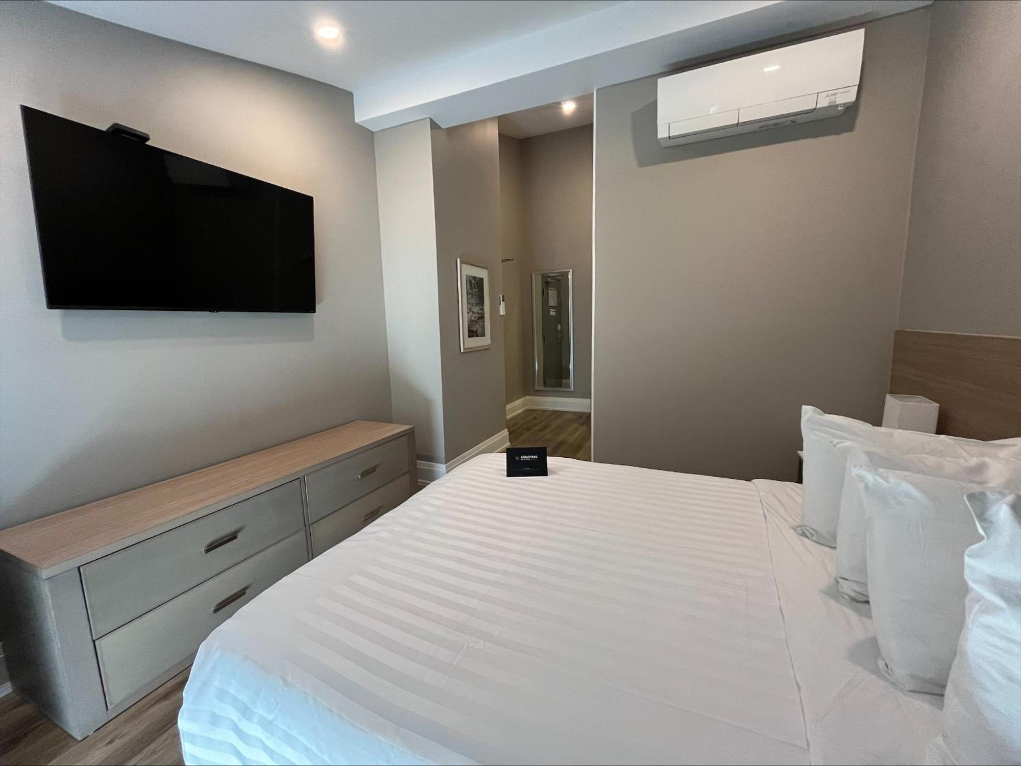 Colonial Hotel & Suites 格兰湾 外观 照片