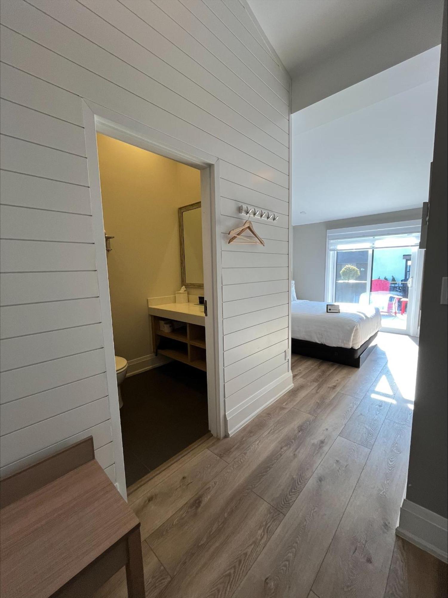 Colonial Hotel & Suites 格兰湾 外观 照片