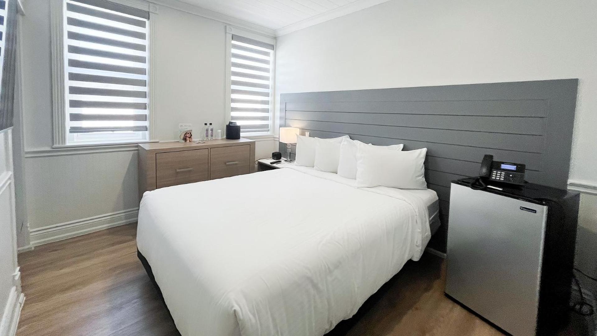 Colonial Hotel & Suites 格兰湾 外观 照片