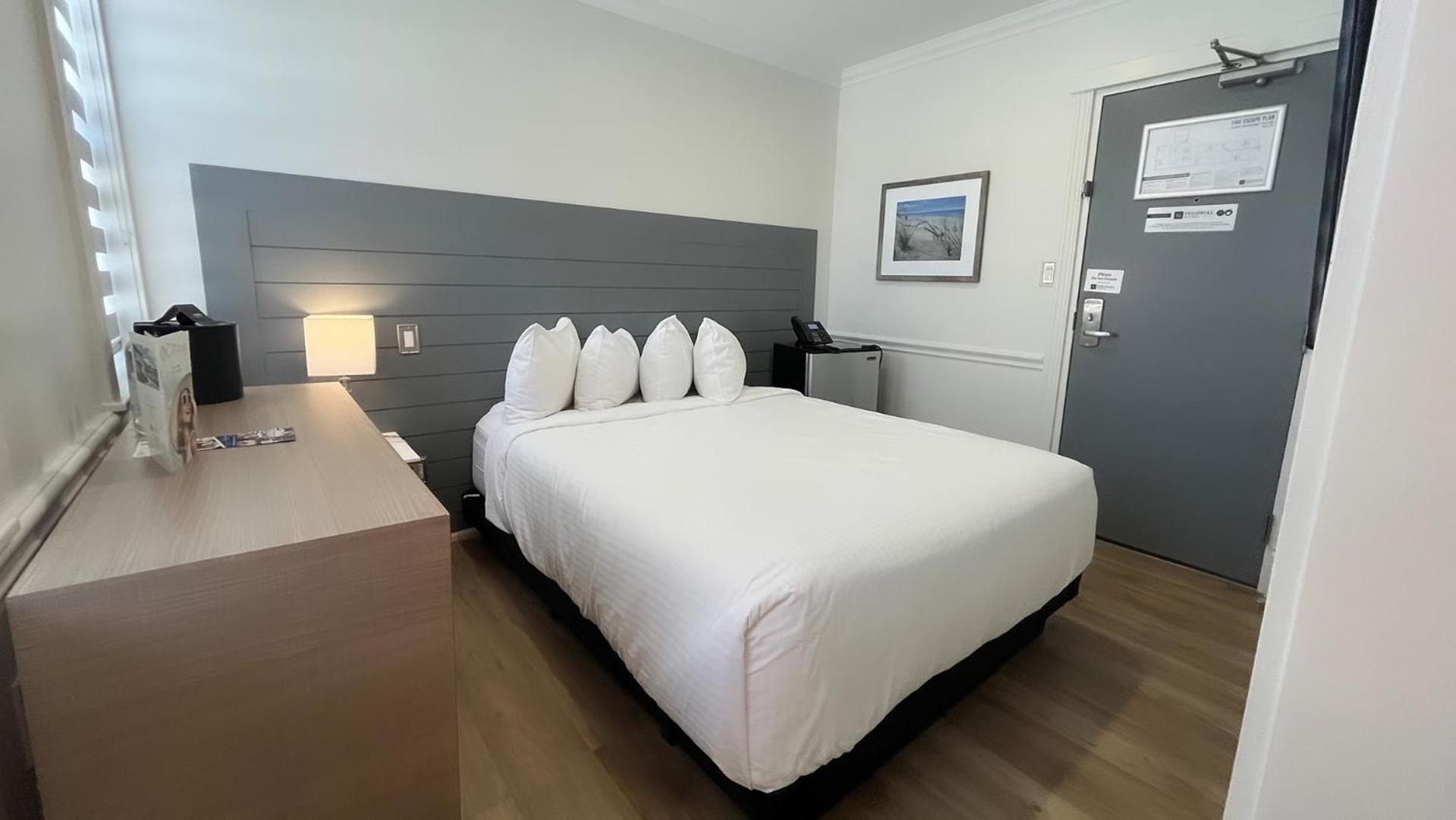Colonial Hotel & Suites 格兰湾 外观 照片