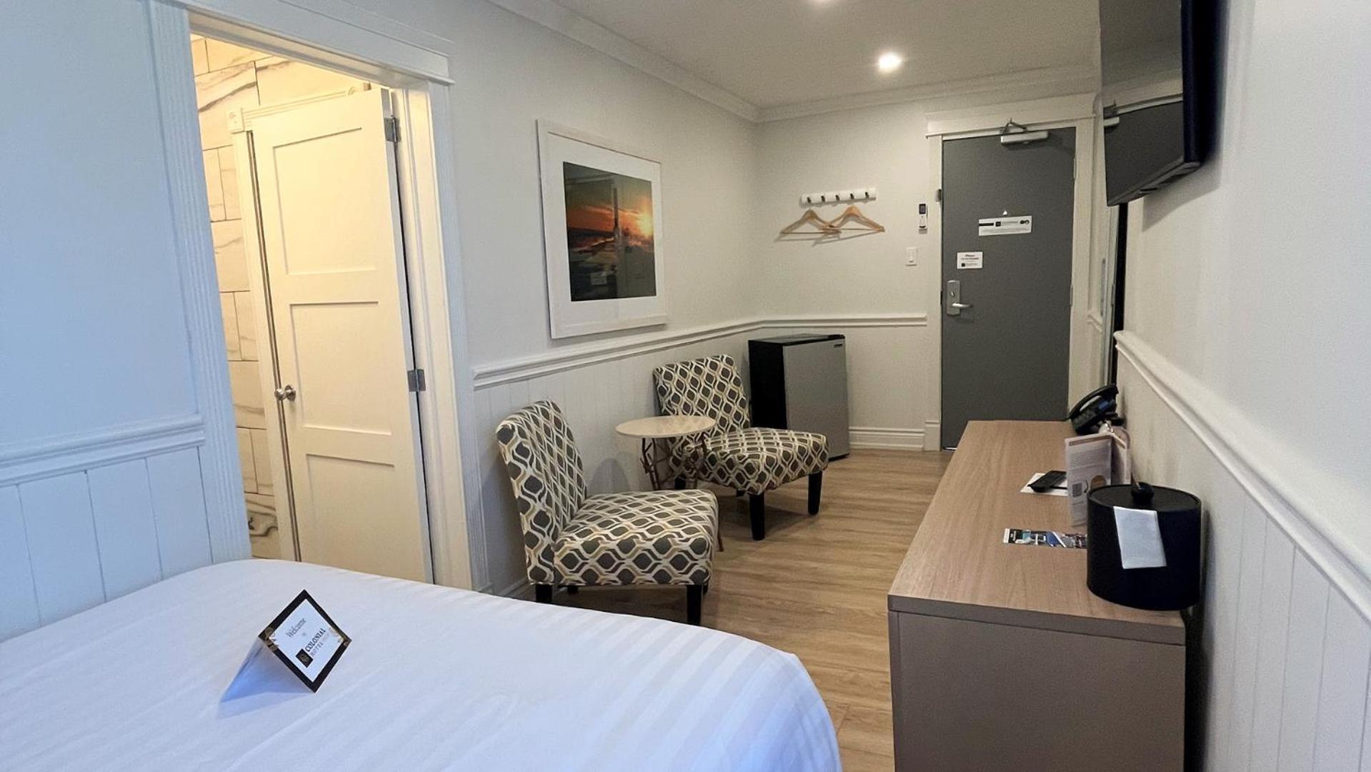 Colonial Hotel & Suites 格兰湾 外观 照片