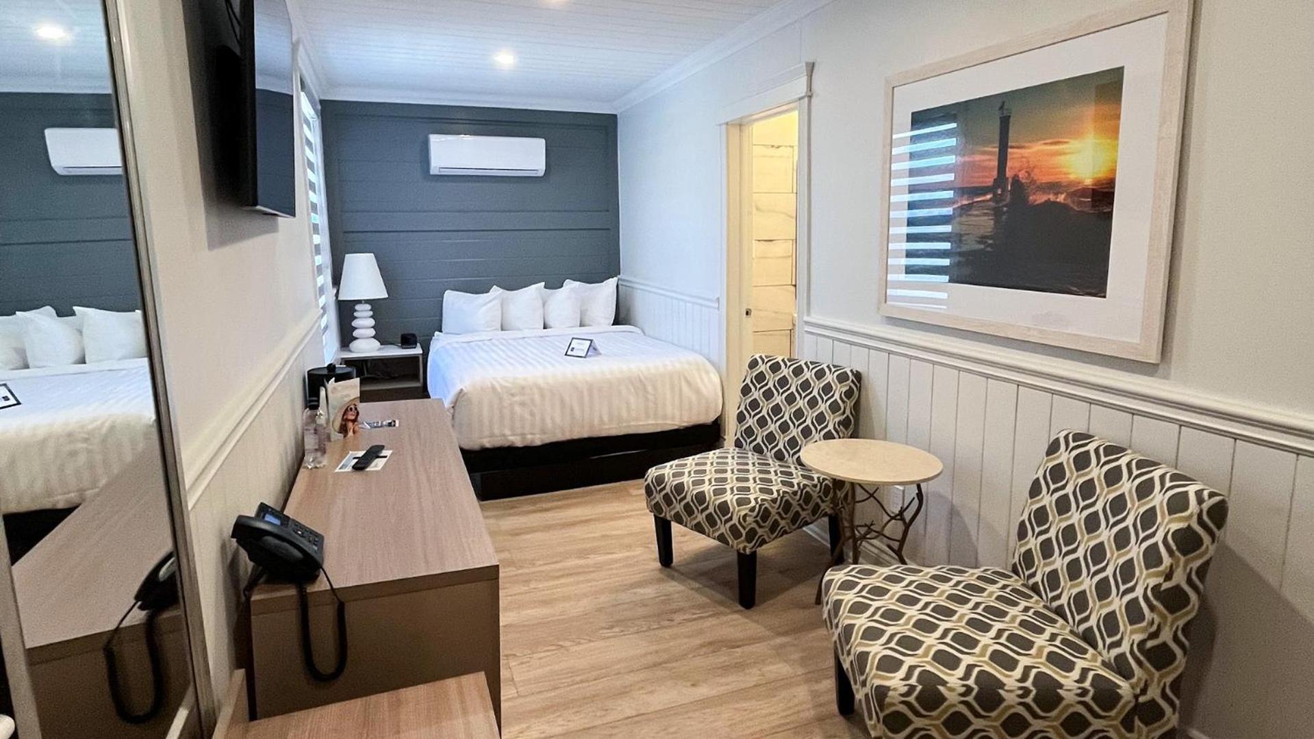 Colonial Hotel & Suites 格兰湾 外观 照片