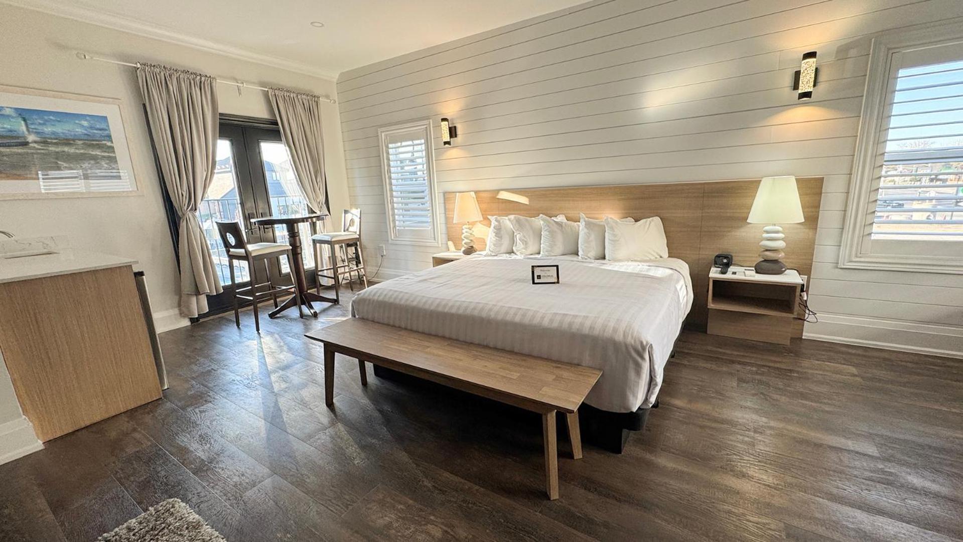 Colonial Hotel & Suites 格兰湾 外观 照片